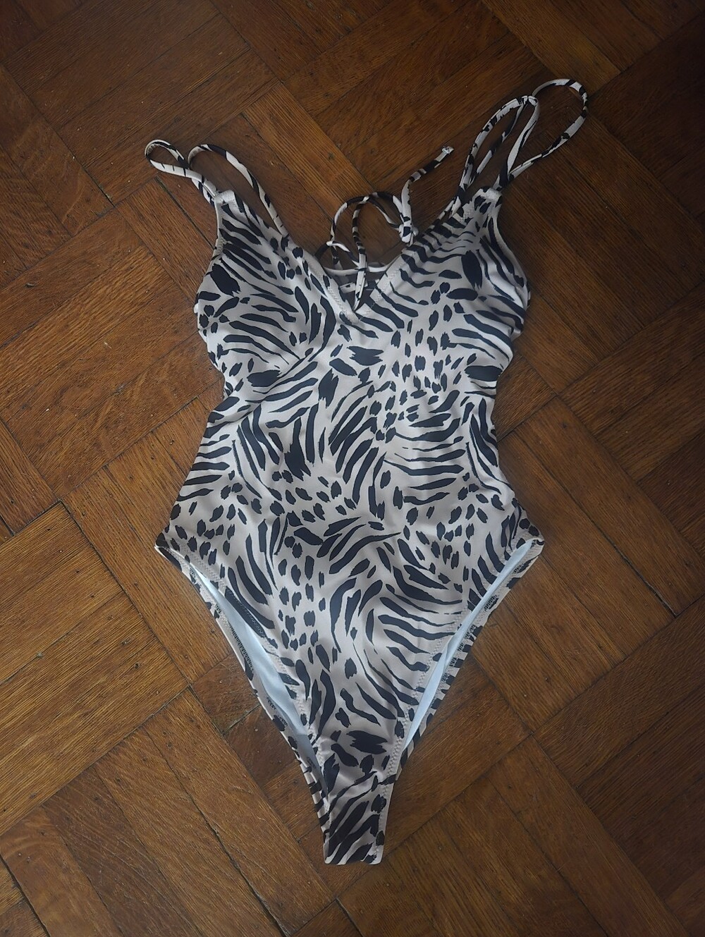 Black & White Animal Print One-Piece Swimsuit Shade Shore Hp🔥🔥🔥
